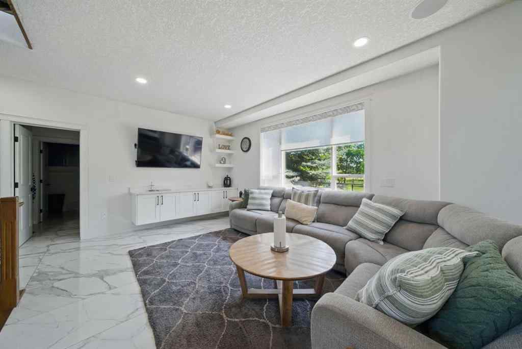 MLS® A2229513 - 31 Lynx Meadows Court NW in NONE Calgary, Residential