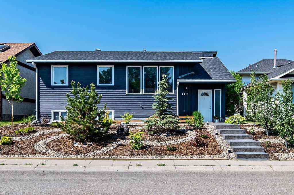 MLS® A2229631 - 1312 10 Avenue SE in Sunrise Meadows High River, Residential