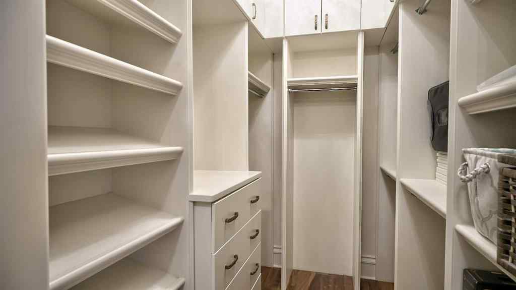 MLS® A2229632 - 1911 13 Avenue NW in Hounsfield Heights/Briar Hill Calgary, Residential