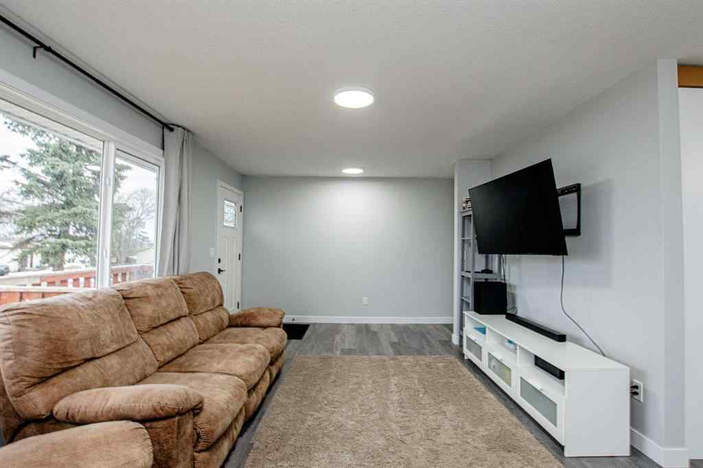 MLS® A2229659 - 4901 51 Street  in NONE Valleyview, Residential