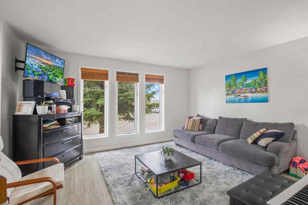 MLS® A2229707 - 5203 42 Street  in Westwood Innisfail, Residential