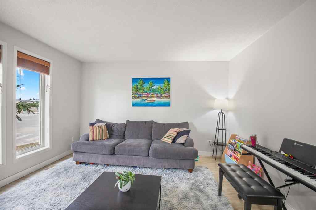 MLS® A2229707 - 5203 42 Street  in Westwood Innisfail, Residential