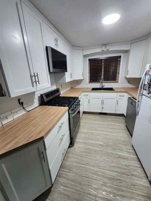 MLS® A2229707 - 5203 42 Street  in Westwood Innisfail, Residential