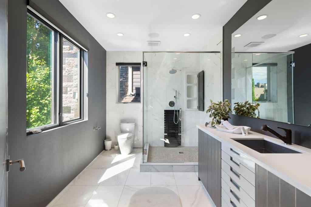 MLS® A2229721 - 2022 29 Avenue SW in South Calgary Calgary, Residential