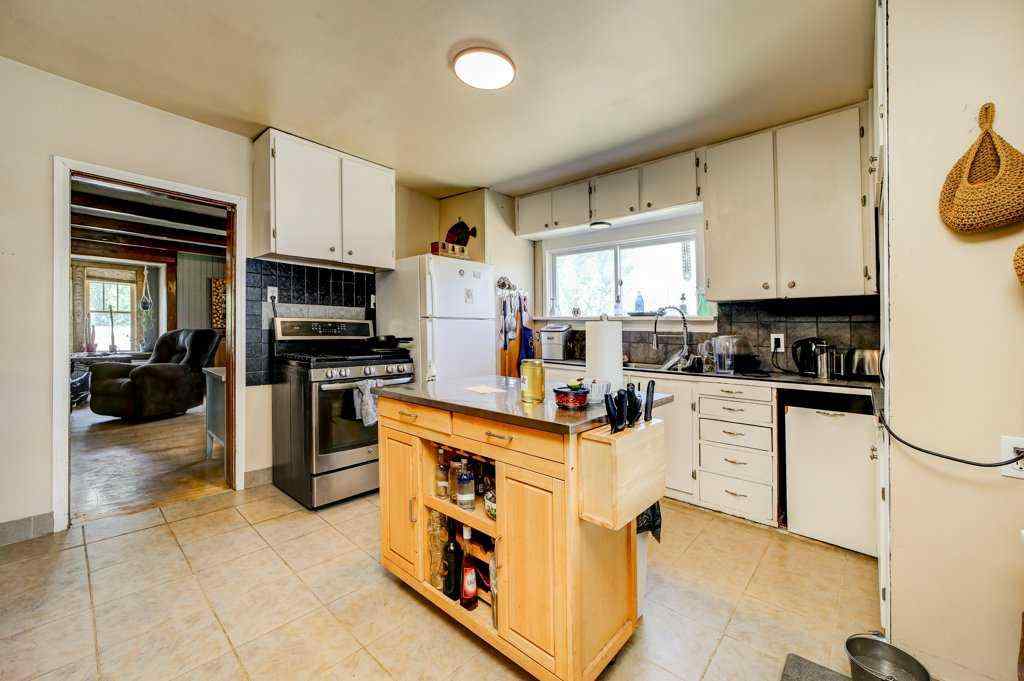 MLS® A2229762 - 29320 TWP RD 7-0   in NONE Rural Pincher Creek No. 9, M.D. of, Residential