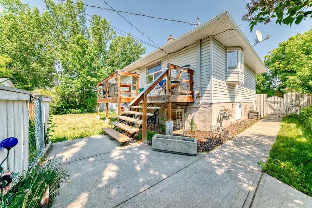 MLS® A2229789 - 8015 34 Avenue NW in Bowness Calgary, Residential