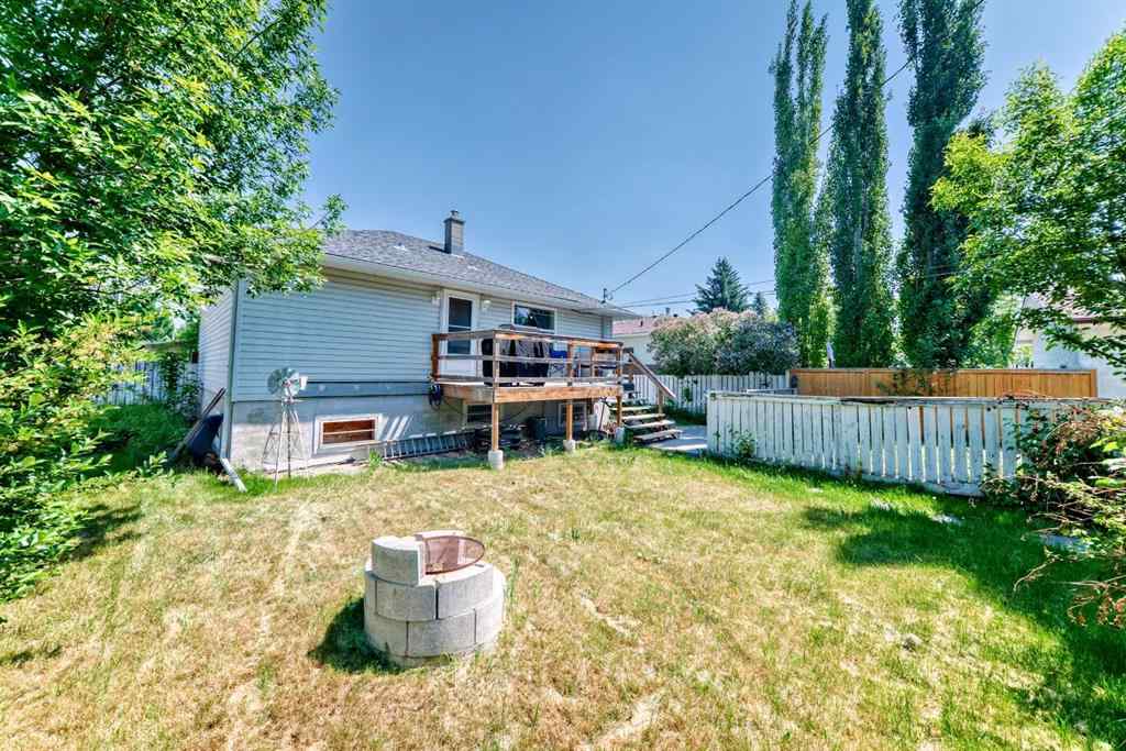 MLS® A2229789 - 8015 34 Avenue NW in Bowness Calgary, Residential