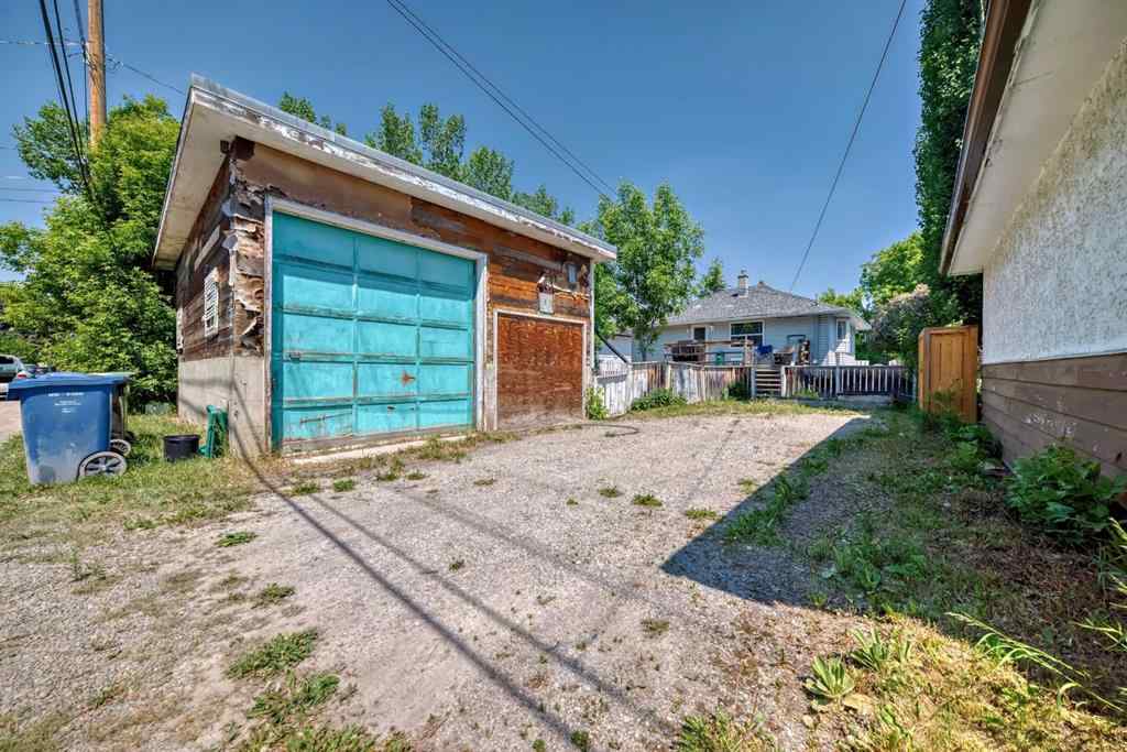 MLS® A2229789 - 8015 34 Avenue NW in Bowness Calgary, Residential