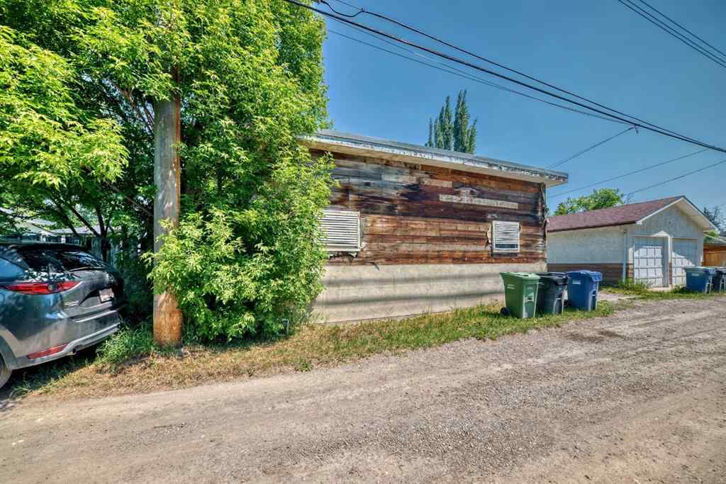MLS® A2229789 - 8015 34 Avenue NW in Bowness Calgary, Residential