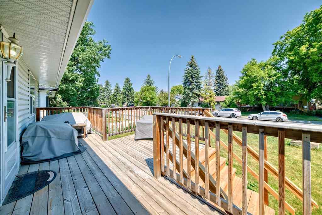 MLS® A2229789 - 8015 34 Avenue NW in Bowness Calgary, Residential