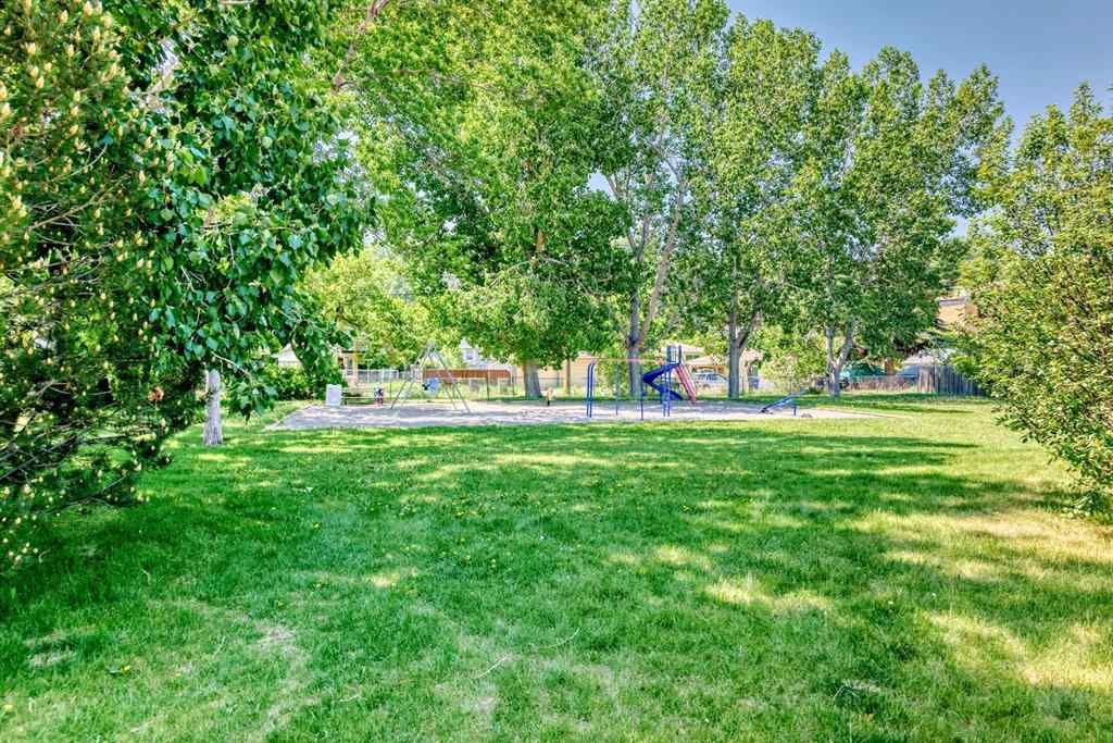 MLS® A2229789 - 8015 34 Avenue NW in Bowness Calgary, Residential