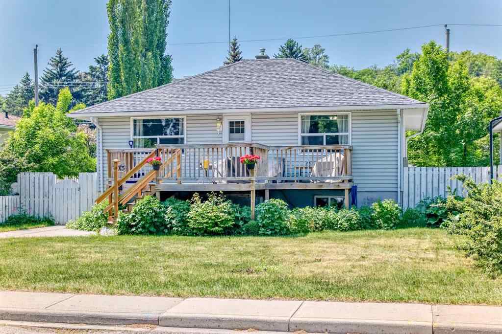 MLS® A2229789 - 8015 34 Avenue NW in Bowness Calgary, Residential