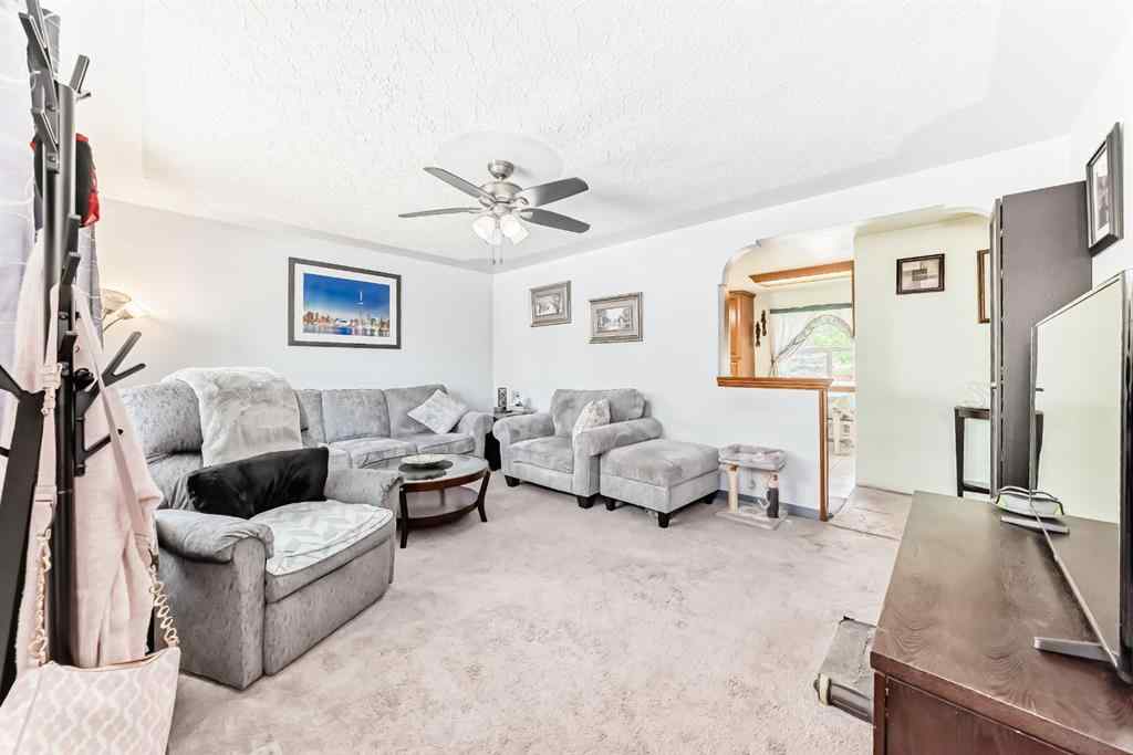 MLS® A2229789 - 8015 34 Avenue NW in Bowness Calgary, Residential