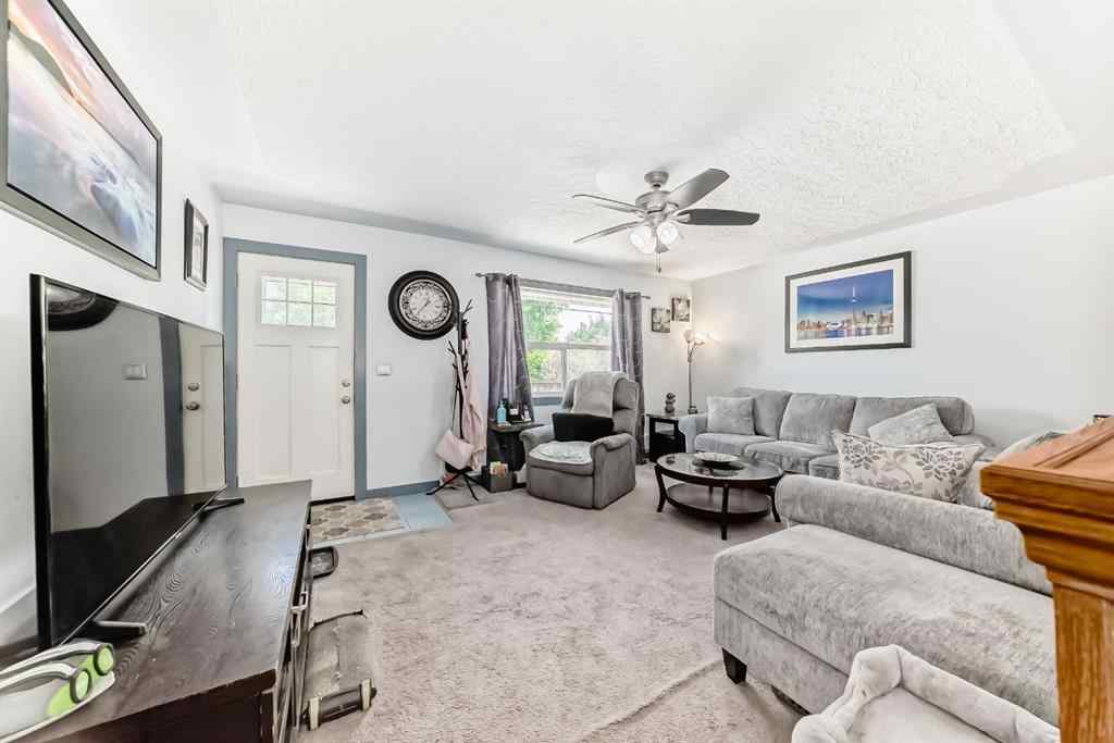 MLS® A2229789 - 8015 34 Avenue NW in Bowness Calgary, Residential