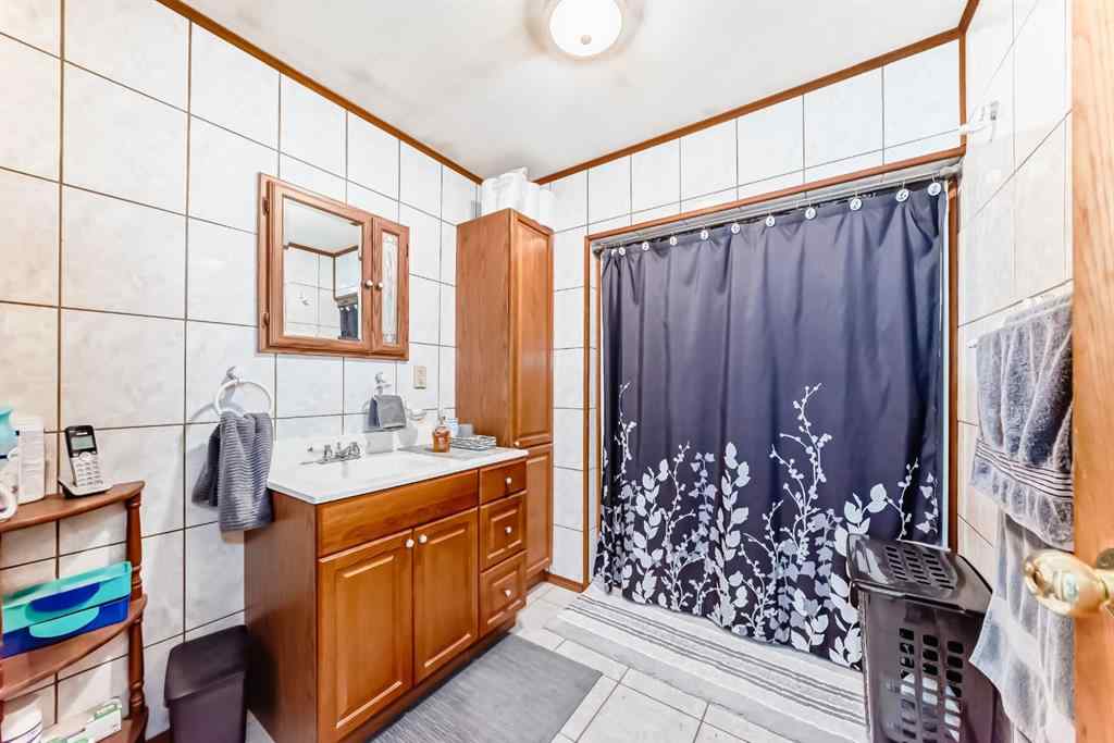 MLS® A2229789 - 8015 34 Avenue NW in Bowness Calgary, Residential