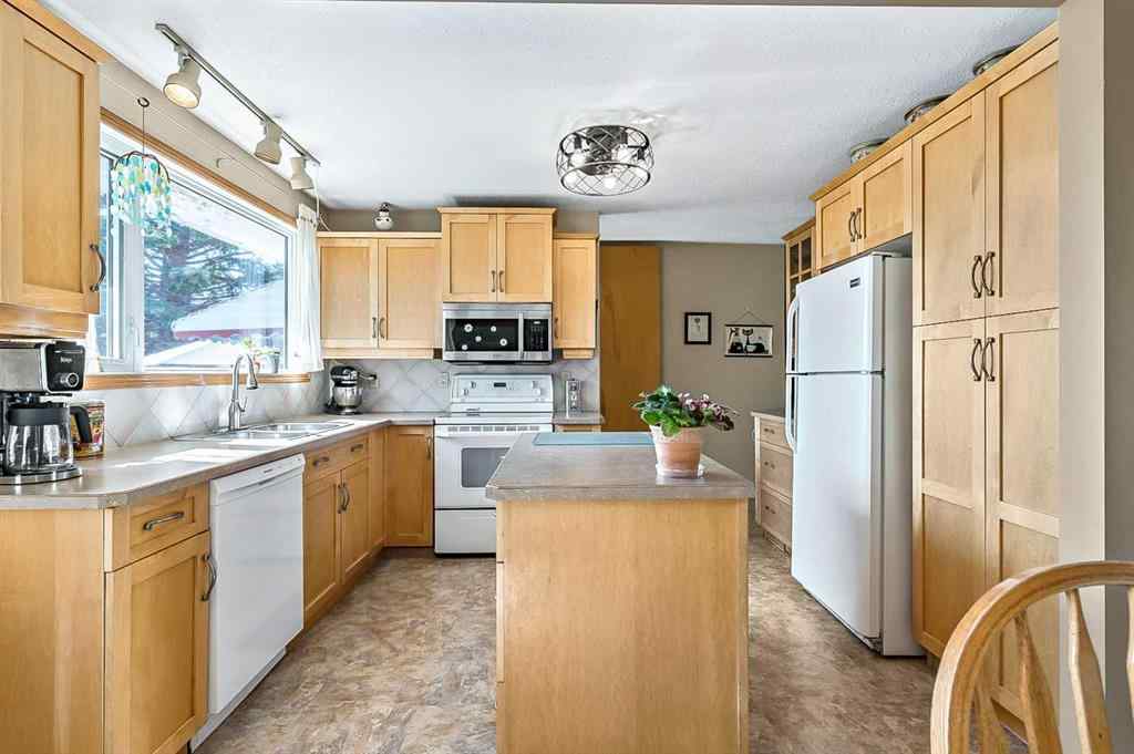 MLS® A2229831 - 2628 Lionel Crescent SW in Lakeview Calgary, Residential