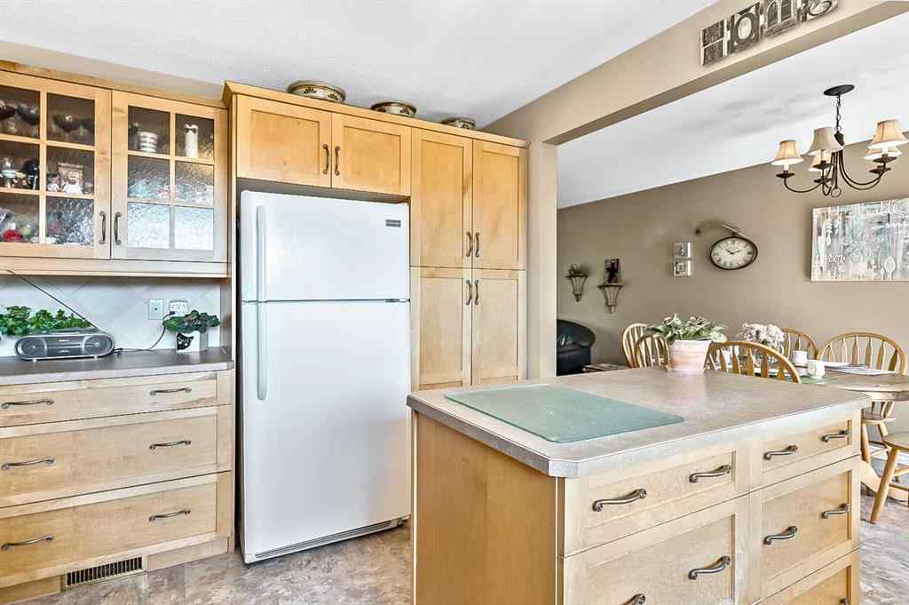 MLS® A2229831 - 2628 Lionel Crescent SW in Lakeview Calgary, Residential