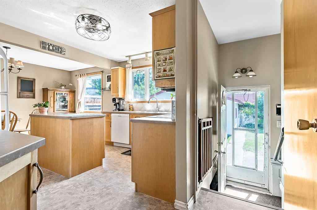 MLS® A2229831 - 2628 Lionel Crescent SW in Lakeview Calgary, Residential