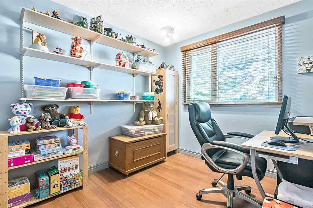 MLS® A2229831 - 2628 Lionel Crescent SW in Lakeview Calgary, Residential