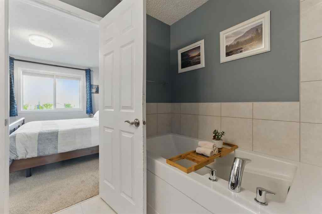 MLS® A2229842 - 230 Auburn Crest Way SE in Auburn Bay Calgary, Residential