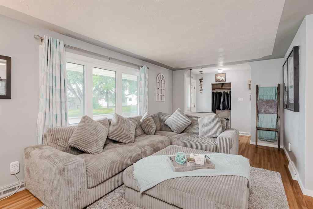 MLS® A2229900 - 1204 18 Street NE in Mayland Heights Calgary, Residential