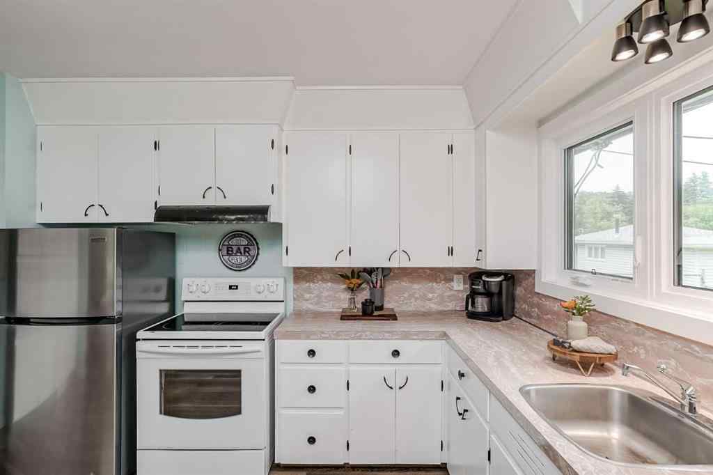MLS® A2229900 - 1204 18 Street NE in Mayland Heights Calgary, Residential