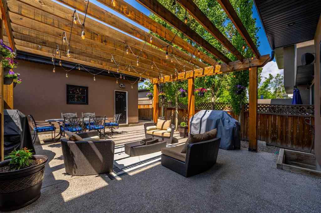 MLS® A2229957 - 2239 32 Street SW in Killarney/Glengarry Calgary, Residential