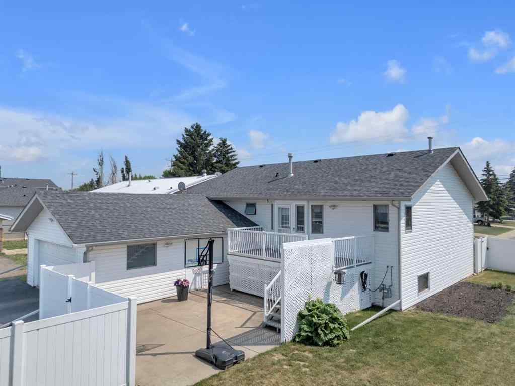 MLS® A2229962 - 6010 57 Avenue  in Lucas Heights Ponoka, Residential