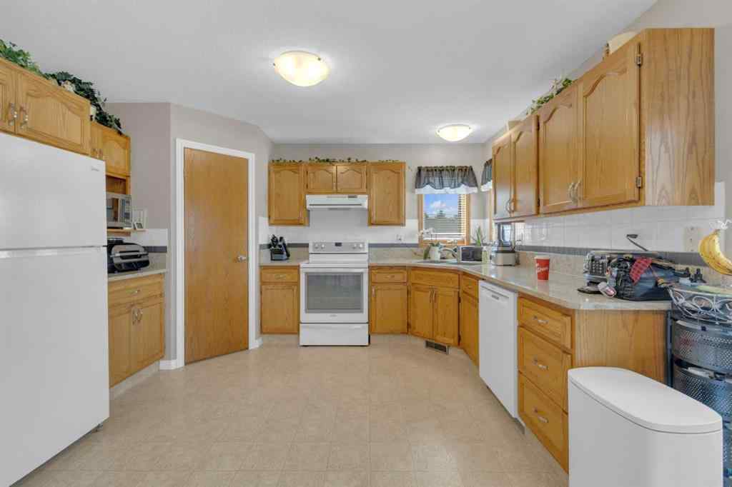 MLS® A2229962 - 6010 57 Avenue  in Lucas Heights Ponoka, Residential