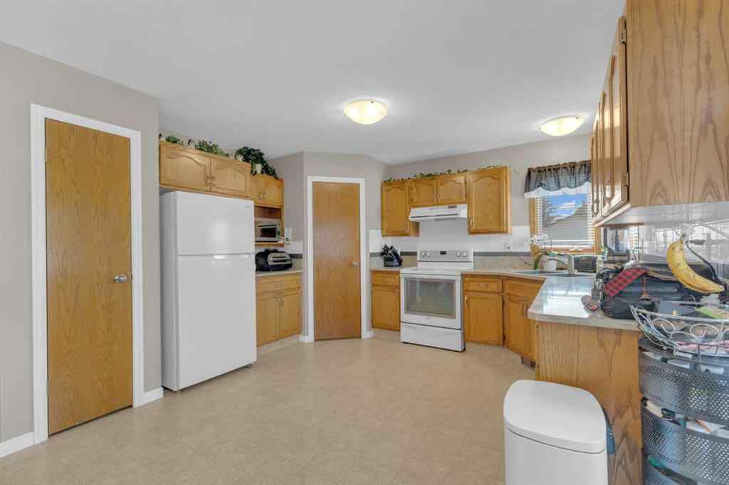 MLS® A2229962 - 6010 57 Avenue  in Lucas Heights Ponoka, Residential