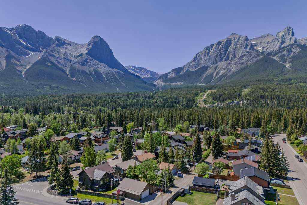 MLS® A2229973 - 4 Mount Rundle Place  in Town Centre_Canmore Canmore, Residential