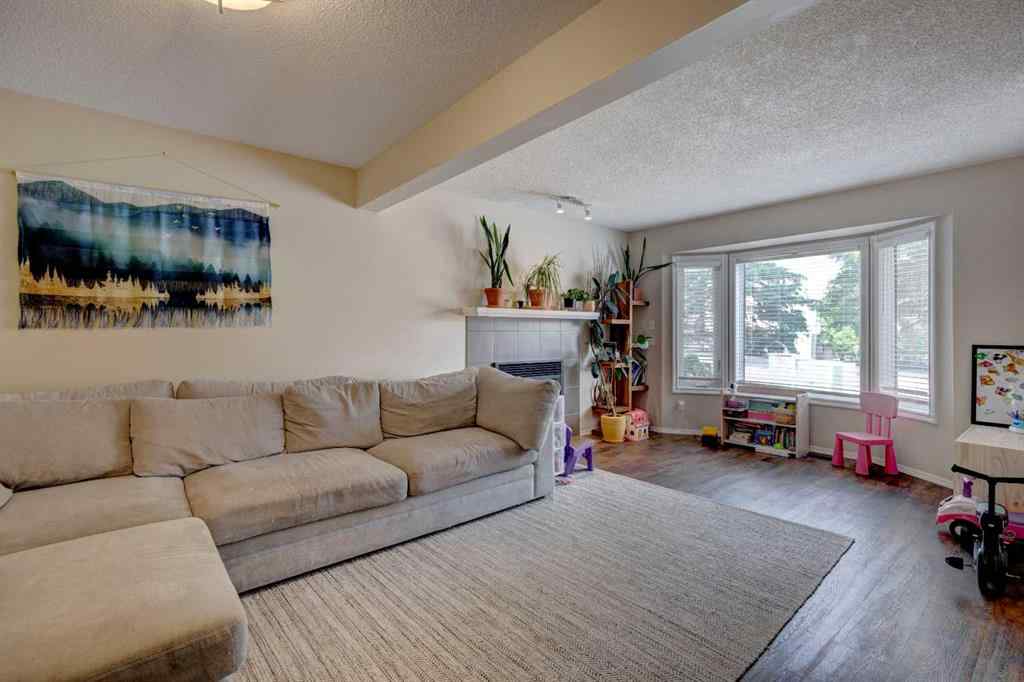 MLS® A2230017 - 211 Christie Park Mews SW in Christie Park Calgary, Residential