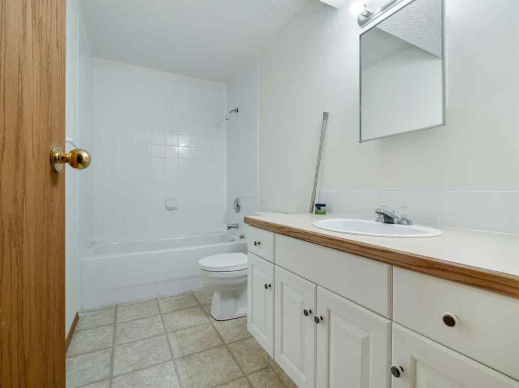 MLS® A2230041 - 5011 Second Street W in NONE Claresholm, Residential