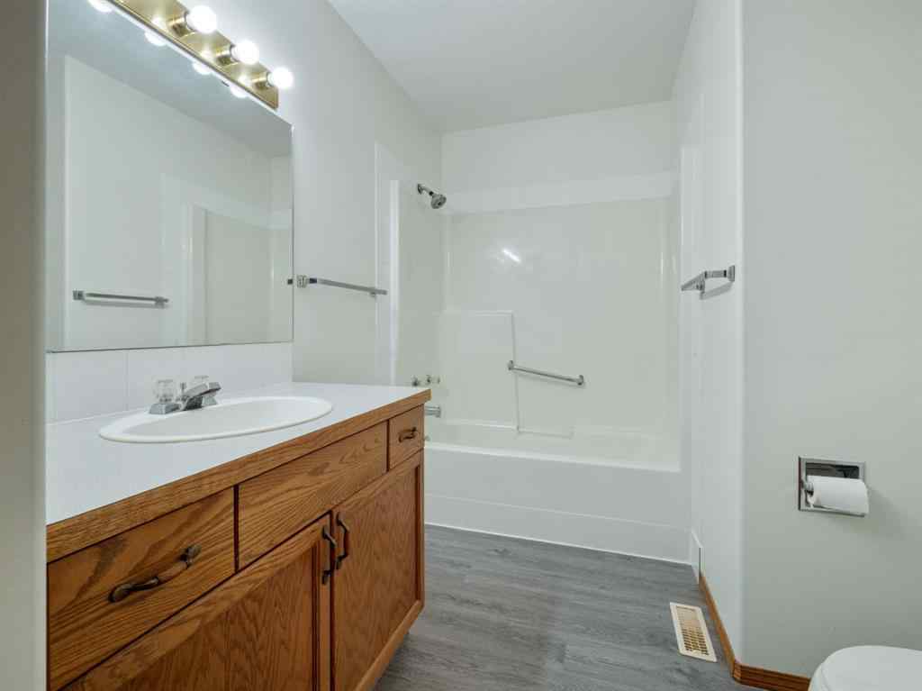 MLS® A2230041 - 5011 Second Street W in NONE Claresholm, Residential