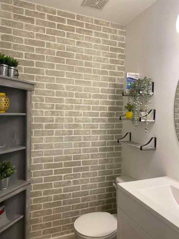 MLS® A2230109 - 151 Kingsbridge Road SE in Kings Heights Airdrie, Residential
