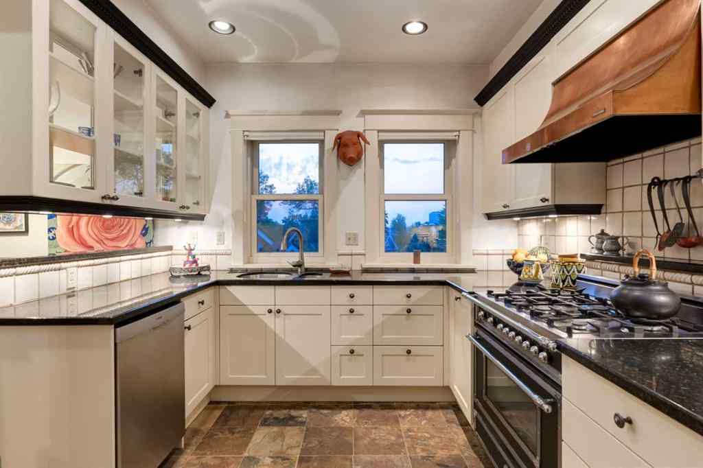 MLS® A2230110 - 2209 Carleton Street SW in Upper Mount Royal Calgary, Residential