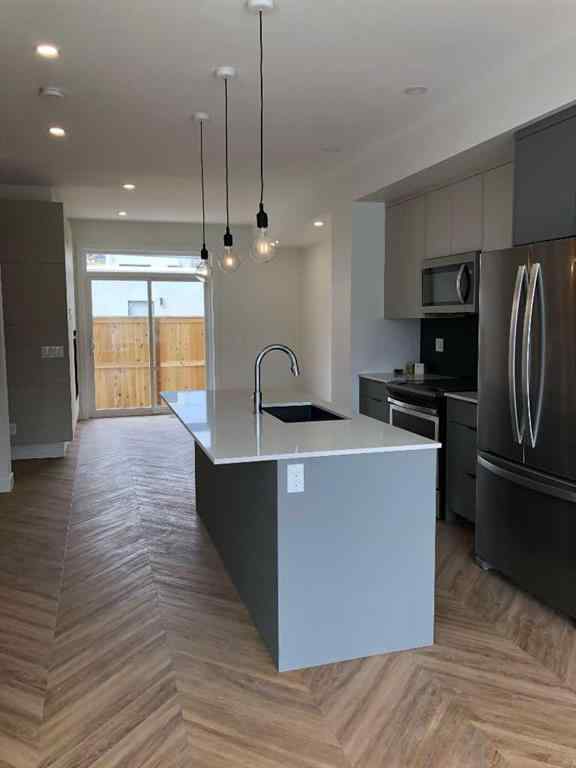MLS® A2230192 - 2102 5 Avenue NW in West Hillhurst Calgary, Commercial