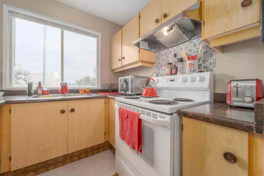 MLS® A2230361 - 3 Mt Royal Place W in Varsity Village Lethbridge, Residential