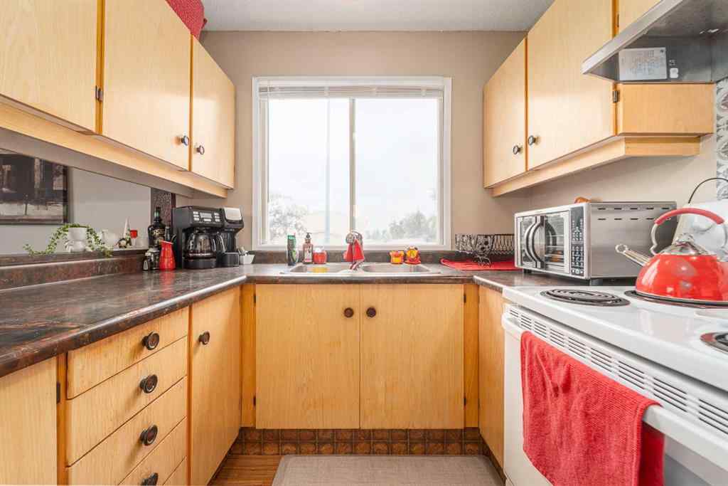 MLS® A2230361 - 3 Mt Royal Place W in Varsity Village Lethbridge, Residential