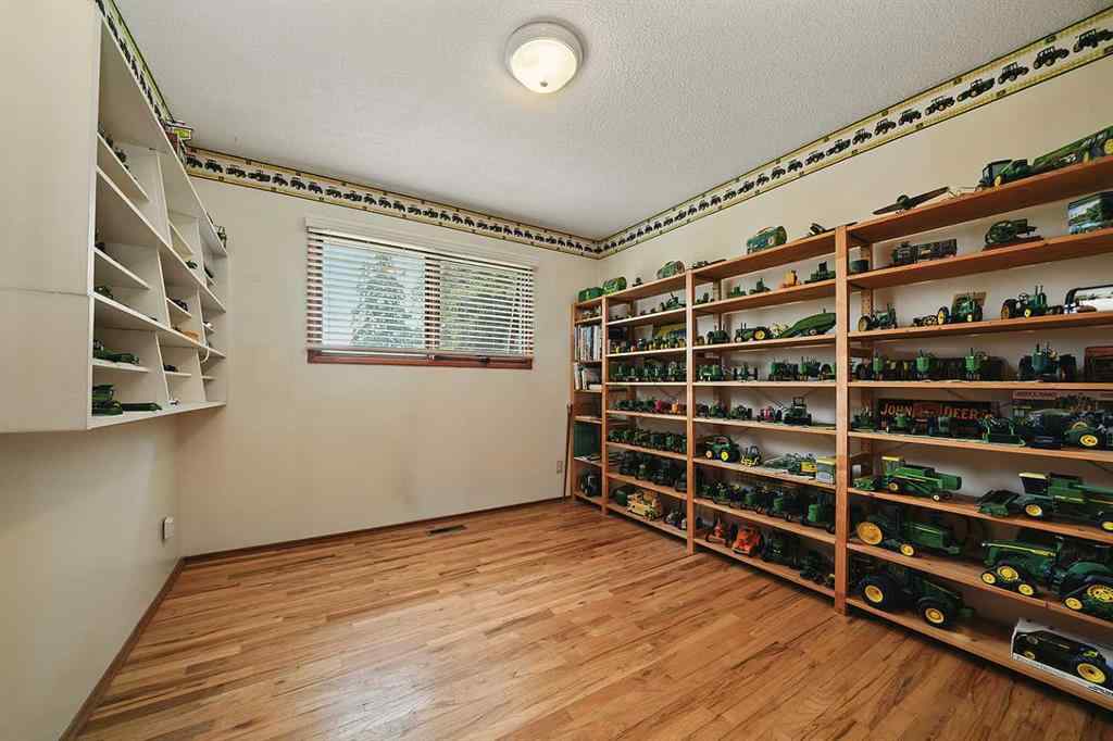 MLS® A2230428 - Unit #8 38349 Range Road 270   in Hawk Hills Rural Red Deer County, Residential