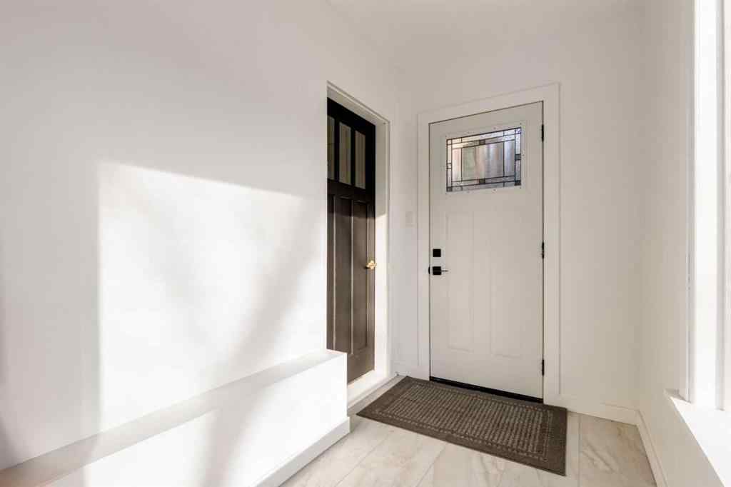 MLS® A2230457 - 810 17 Avenue NW in Mount Pleasant Calgary, Rental