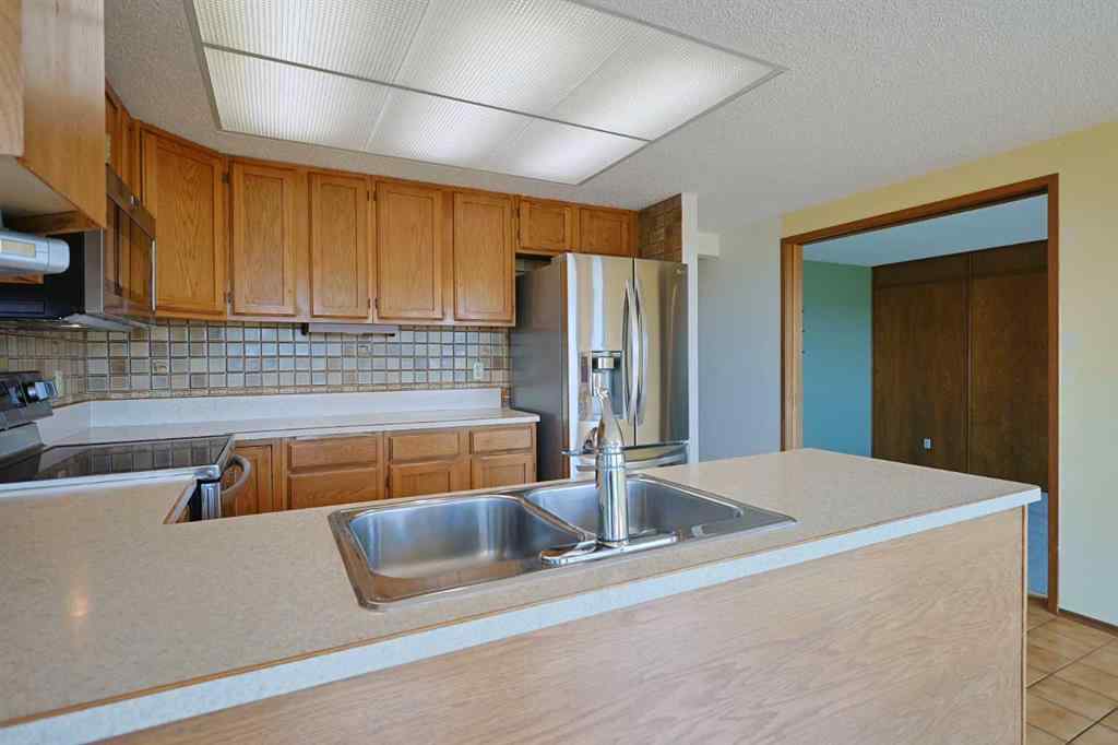 MLS® A2230579 - 7047 Edgemont Drive NW in Edgemont Calgary, Residential
