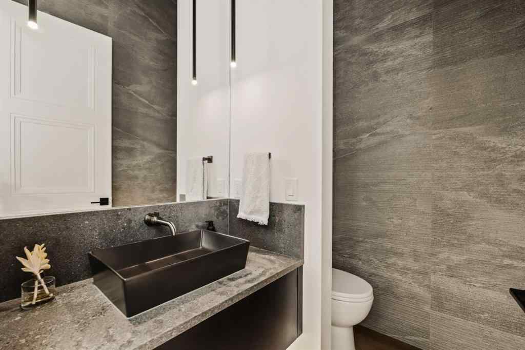 MLS® A2230888 - 110 Lissington Drive SW in North Glenmore Park Calgary, Residential