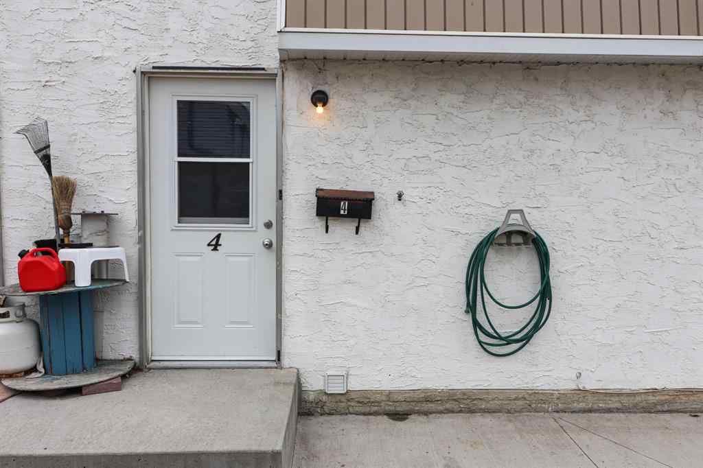 MLS® A2230893 - 1741 14 Avenue SE in Crestwood-Norwood Medicine Hat, Multi-Family