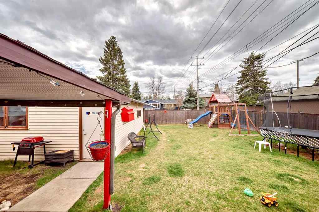 MLS® A2230901 - 53 Wakefield Drive SW in Westgate Calgary, Residential