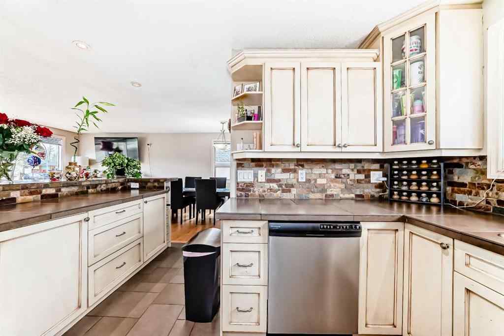 MLS® A2230901 - 53 Wakefield Drive SW in Westgate Calgary, Residential