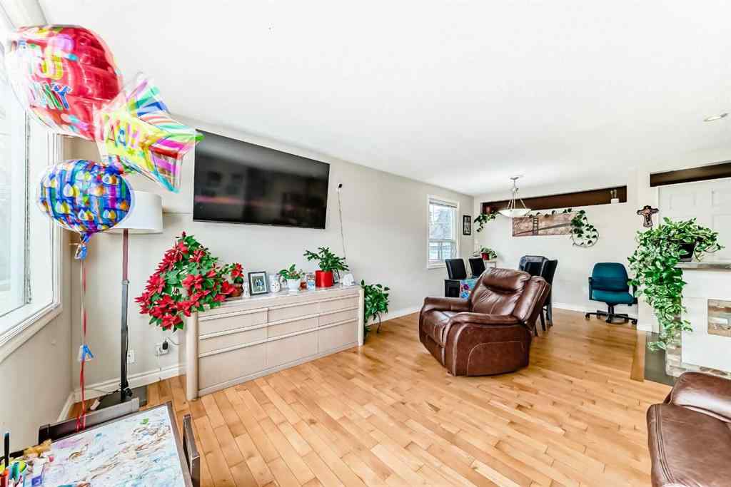 MLS® A2230901 - 53 Wakefield Drive SW in Westgate Calgary, Residential