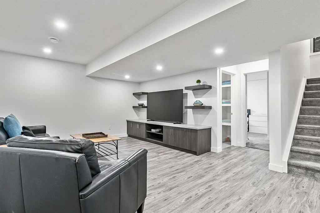 MLS® A2230916 - 6 Drake Landing Gate  in Drake Landing Okotoks, Residential