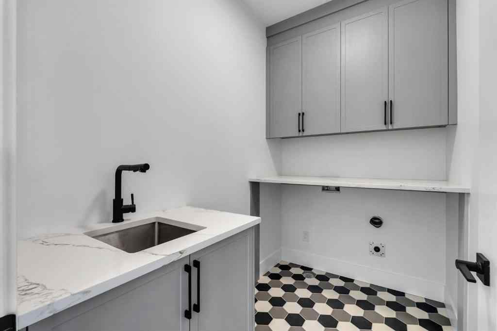 MLS® A2230950 - 223 Kinniburgh Loop  in Kinniburgh South Chestermere, Residential