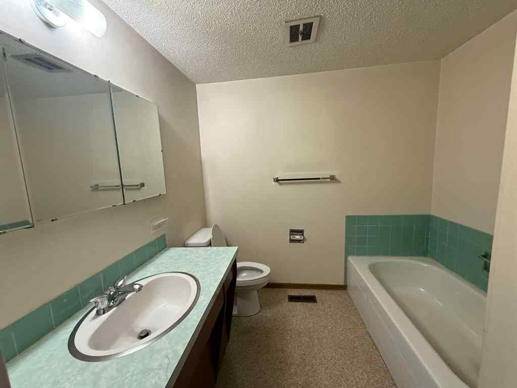 MLS® A2230953 - 7331 & 7329 Huntertown Crescent NW in Huntington Hills Calgary, Residential